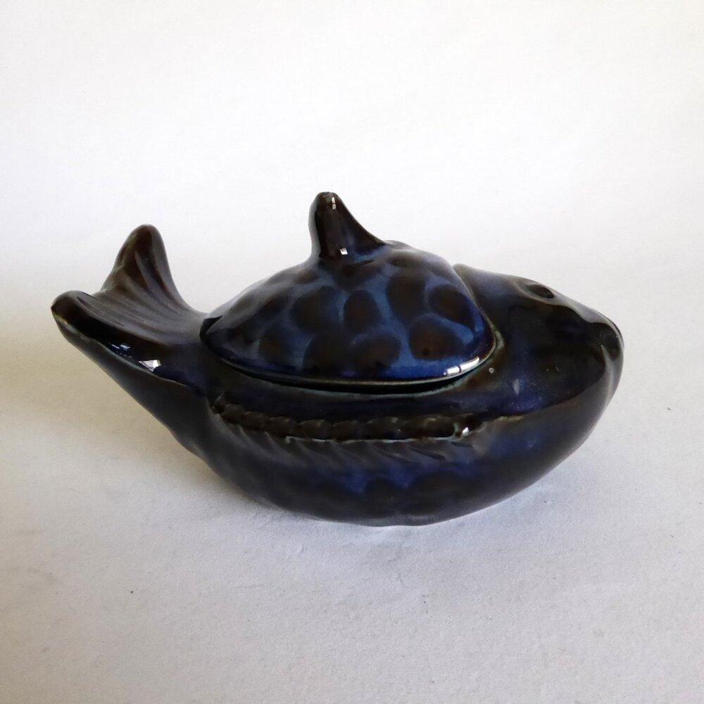 VINTAGE JAPAN JAPANESE HAND CRAFTED BLUE CERAMIC LIDDED KOI FISH SHAPED DISH - Picture 4 of 11